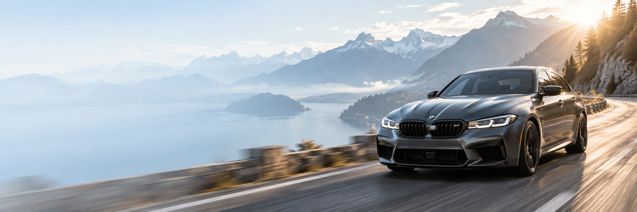 Fahrt durch eine alpine Landschaft